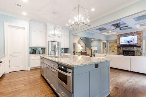 6470 Long Is Dr, Atlanta GA  30328-3043 exterior