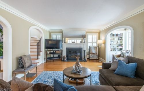 37 Gilbert Pl, Town Center, NJ 07052-3946