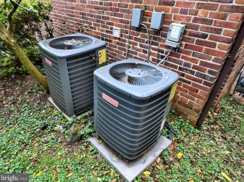 621 Greenbrier Dr, Silver Spring MD 20910-4230 exterior