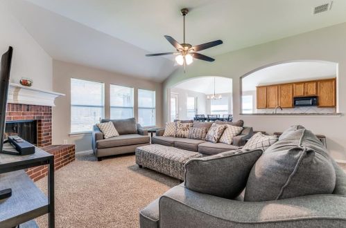 403 Canadian Trl, Midlothian TX  76063-7563 exterior