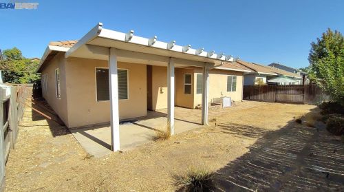 3228 Inverness St, Modesto, CA 95355-7854