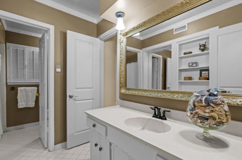 6127 Dilbeck Ln, Dallas TX  75240-5350 exterior