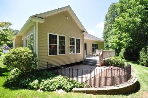 75 Eagle Run, Wapping, CT 06074-1588