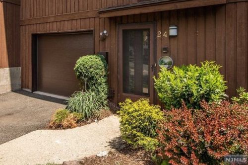24 Alana Dr, Paterson, NJ 07506-3444
