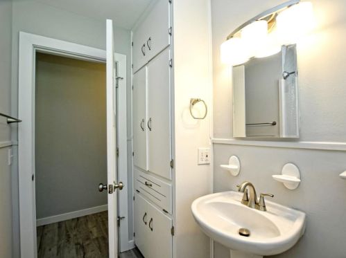 7607 Creston Ln, Austin TX  78752-1326 exterior