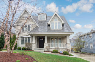 527 Chicago Ave, Oak Brook, IL 60521-4716