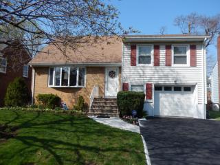 31 Este Pl, Bloomfield, NJ 07003-4120