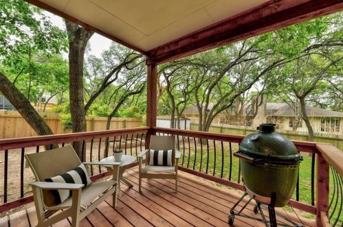 1517 Ben Crenshaw Way, Austin TX  78746-6163 exterior