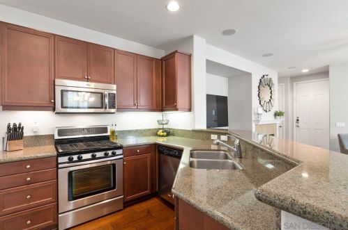 1470 Caminito Sicilia, Chula Vista CA  91915-4142 exterior