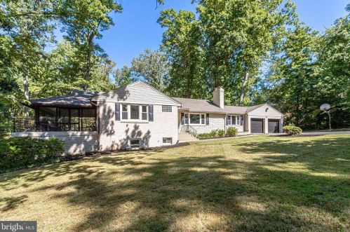 6410 Crosswoods Dr, Falls Church, VA 22044-1213
