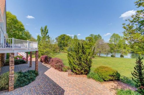 1126 Shoreline Dr, Jefferson GA  30549-2142 exterior