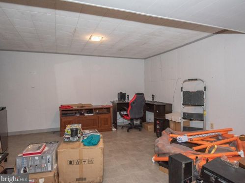 2106 Lyndell Dr, Lancaster PA  17601-5728 exterior