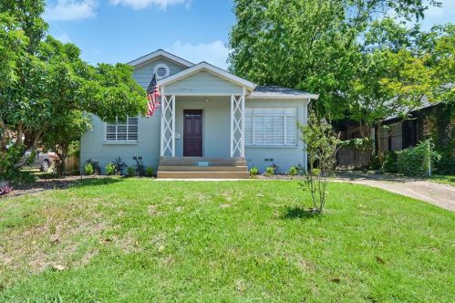 2521 Forest Park Blvd, Fort Worth TX  76110-2222 exterior