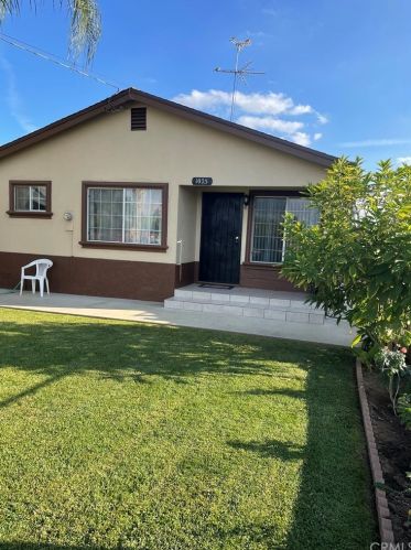 1075 11th St, Beaumont, CA 92223-1936