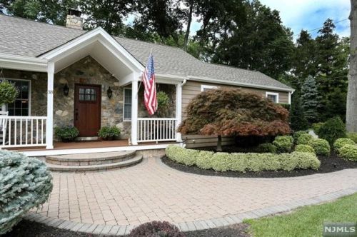 38 Crescent Ave, Mahwah, NJ 07430-1567