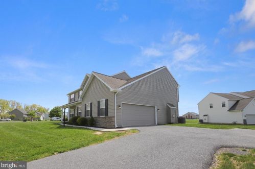 104 Bellows Dr, Carlisle, PA 17015-8951