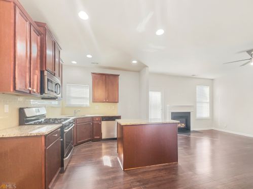5905 El Segundo Way, Atlanta GA  30349-7521 exterior
