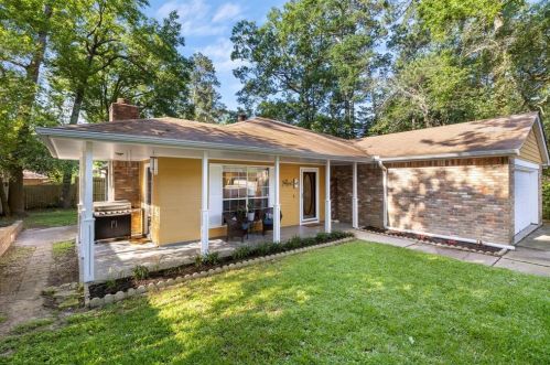27 Shalimar Ln, Conroe, TX 77304-1230