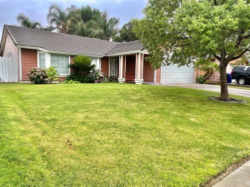 2621 Montecito Dr, Rialto, CA 92377-3671