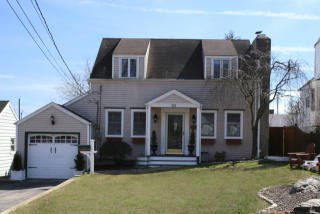 24 Vollmer Ave, Norwalk, CT 06851-4132