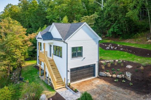 4 Cedarhurst Trl, Sandy Hook, CT 06482-1437