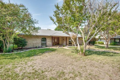 2711 Lakeview Ln, Carrollton, TX 75006-4726