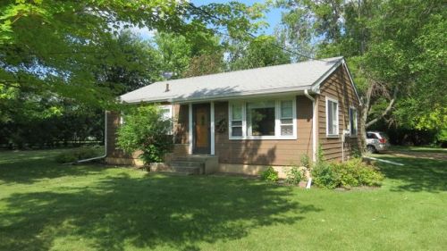 402 3rd St, Roslyn, SD 57261-2125