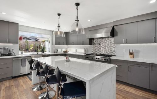 10 Vispera, Irvine CA  92620-2127 exterior