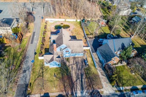 220 Grove Ave, Metuchen, NJ 08840-1646