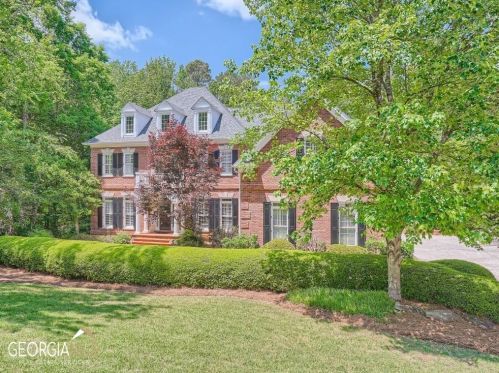 1665 Misty Oaks Dr, Atlanta, GA 30350-3529
