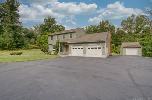 66 Sachem Dr, Middletown, CT 06457-1707