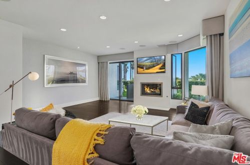 18 Sea Colony Dr, Santa Monica, CA 90405-5321