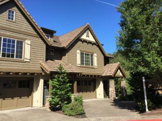 2077 Village Cir, Portland, OR 97229-7502