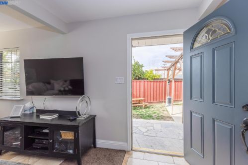 249 Bluebird Ave, Livermore, CA 94551-4237