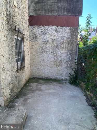 2220 Howard St, Philadelphia PA  19133-3746 exterior