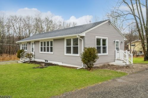 2 Plaza Dr, Fredon, NJ 07860-6601