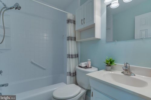 9001 Teddy Rae Ct, Springfield VA 22152-2644 exterior