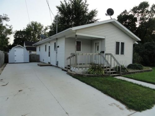 320 Washington St, Monticello IA  52310-1713 exterior