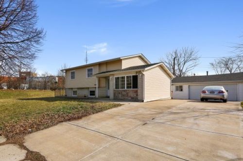 1479 Jill Ct, Glendale Heights, IL 60139-3358