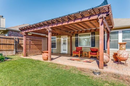 717 Kentucky Derby Ln, Fort Worth TX  76179-7317 exterior