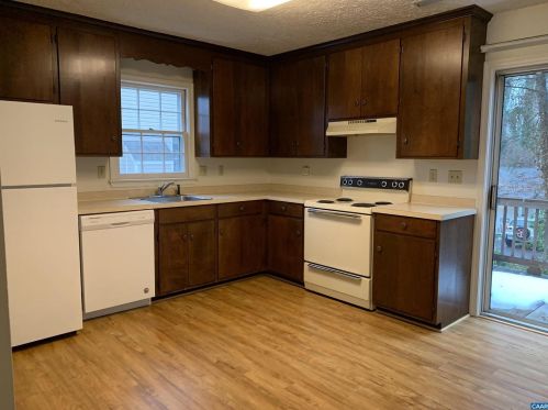 108 Raymond Ave, Charlottesville, VA 22903-3639