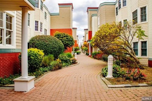 238 The Promenade, Edgewater NJ  07020-2120 exterior