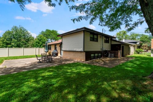 1043 Walter St, Lemont IL  60439-3991 exterior