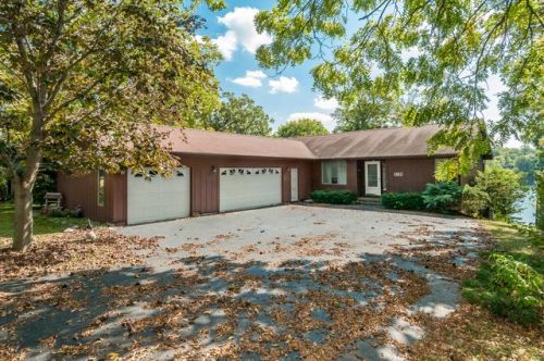 1162 Lady Bird Dr, Somonauk, IL 60552-9638