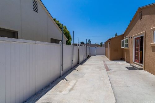 2949 Bridgeport Ave, Anaheim CA  92804-2049 exterior