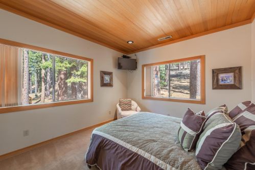 358 Skidder Trl, Truckee CA  96161-3928 exterior