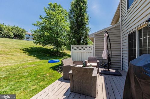 673 Royal Vw Dr, Lancaster PA  17601-2873 exterior