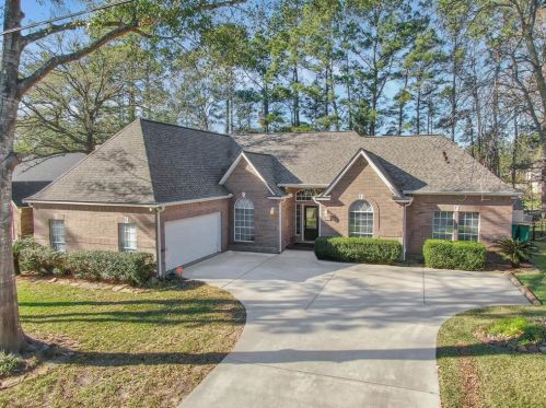 16 Westchester Dr, Conroe TX  77304-1144 exterior