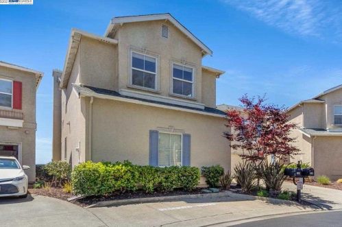 19833 John Dr, Hayward, CA 94546-3965