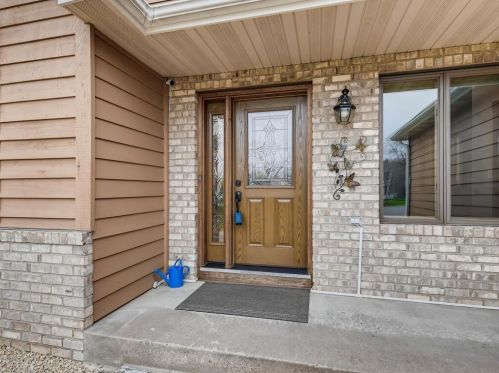 2530 Innsbruck Ct, Saint Paul, MN 55112-6364